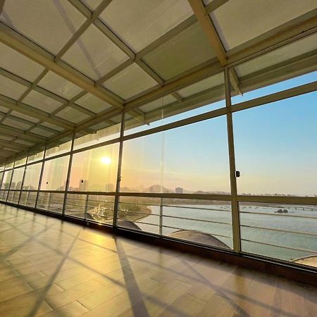 Hotel Senac Ilha Do Boi Vitoria Bagian luar foto The interior of the airport