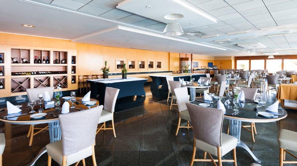 Hotel Senac Ilha Do Boi Vitoria Bagian luar foto The restaurant at the 19th hole