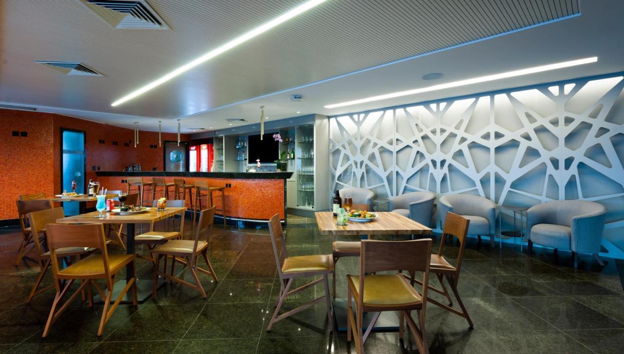 Hotel Senac Ilha Do Boi Vitoria Bagian luar foto The interior of the restaurant