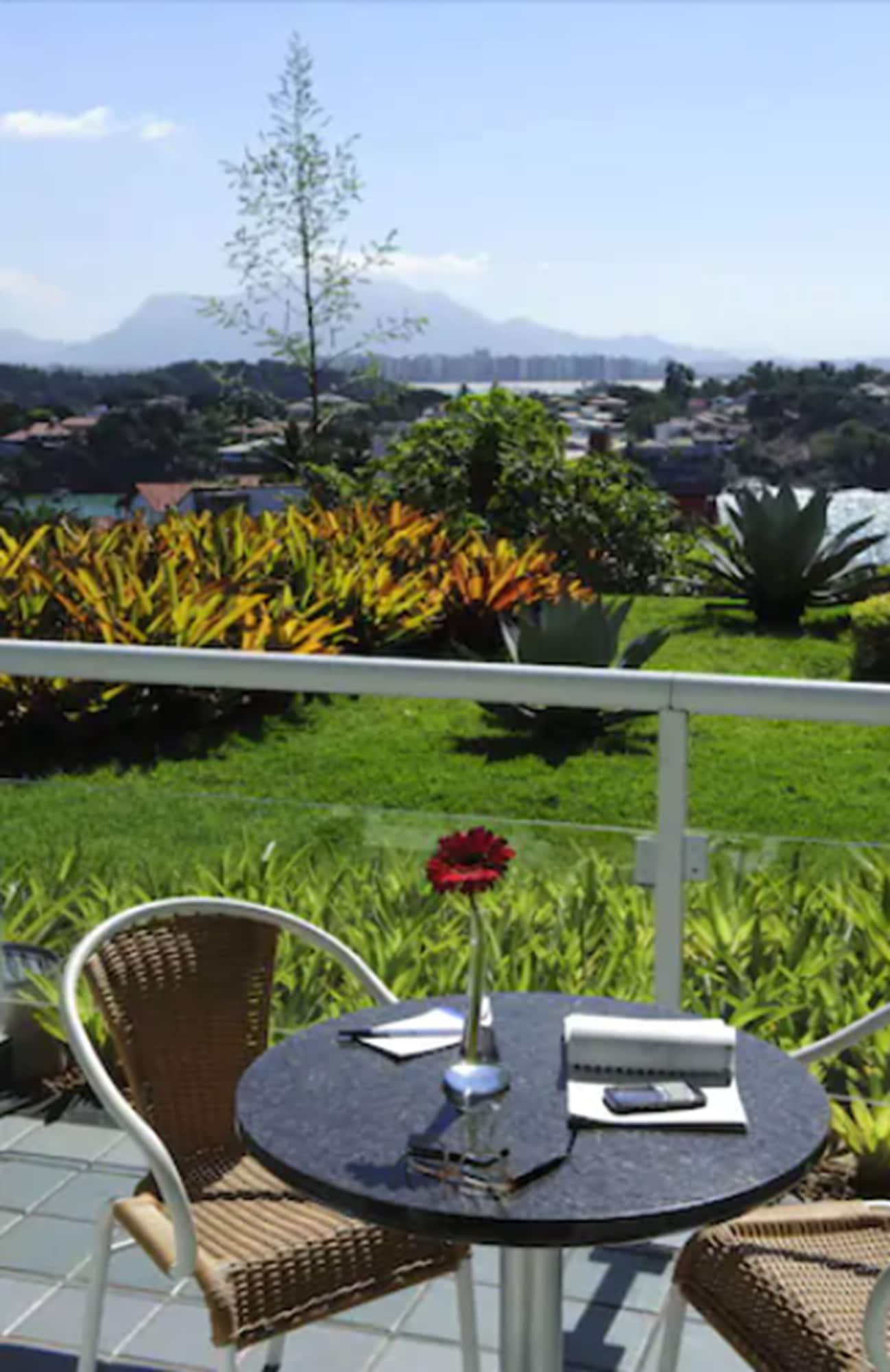 Hotel Senac Ilha Do Boi Vitoria Bagian luar foto View from the balcony of a suite at the hotel