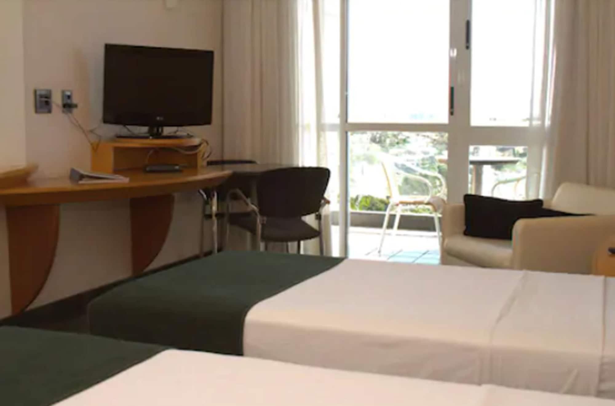 Hotel Senac Ilha Do Boi Vitoria Bagian luar foto A room at the hotel