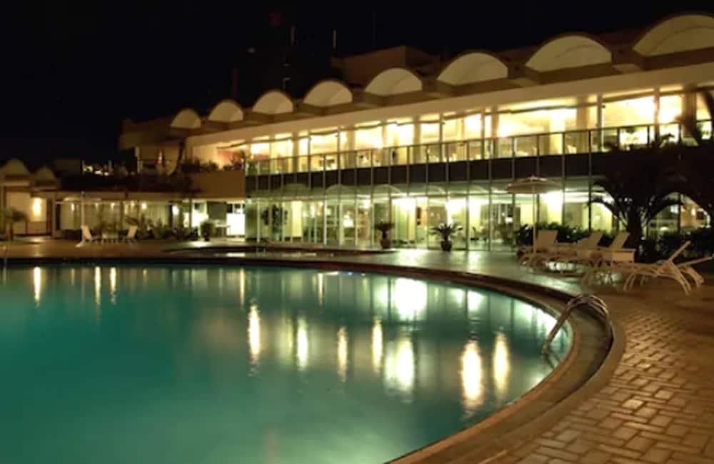 Hotel Senac Ilha Do Boi Vitoria Bagian luar foto The pool at the hotel