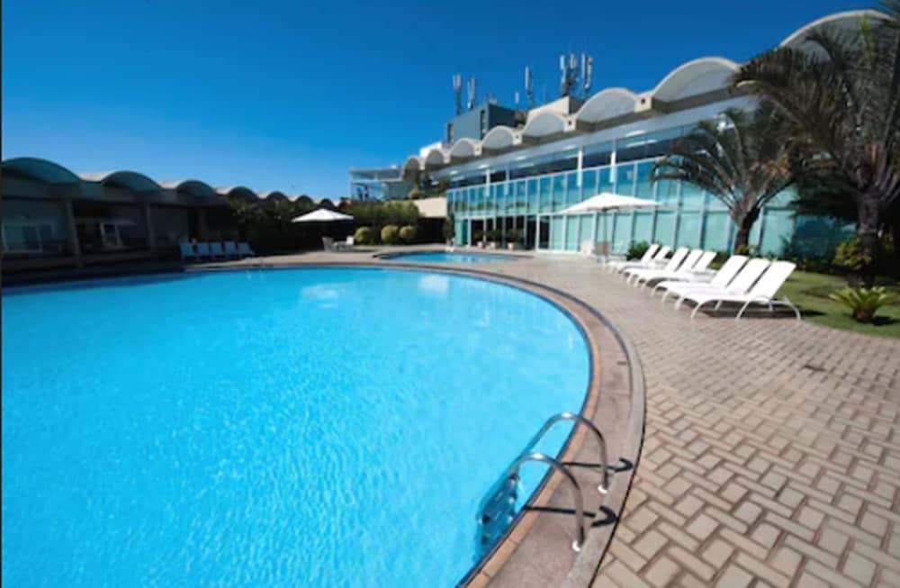 Hotel Senac Ilha Do Boi Vitoria Bagian luar foto The pool at the hotel