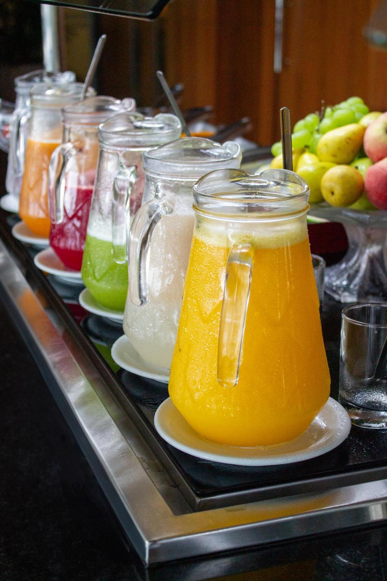 Hotel Senac Ilha Do Boi Vitoria Bagian luar foto A pitcher of orange juice