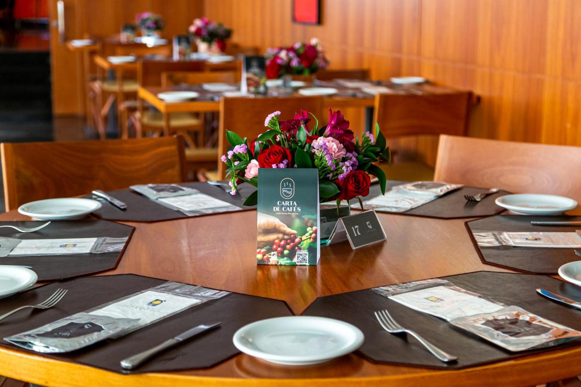 Hotel Senac Ilha Do Boi Vitoria Bagian luar foto The dining room at the hotel