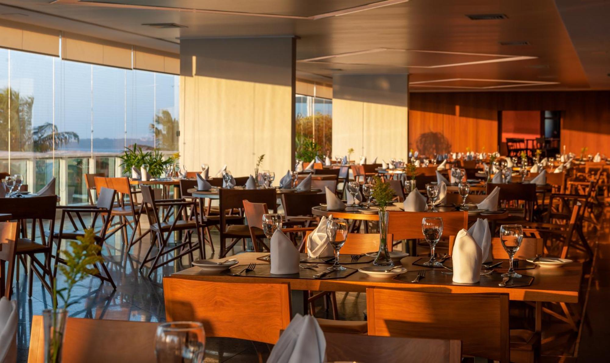 Hotel Senac Ilha Do Boi Vitoria Bagian luar foto The restaurant