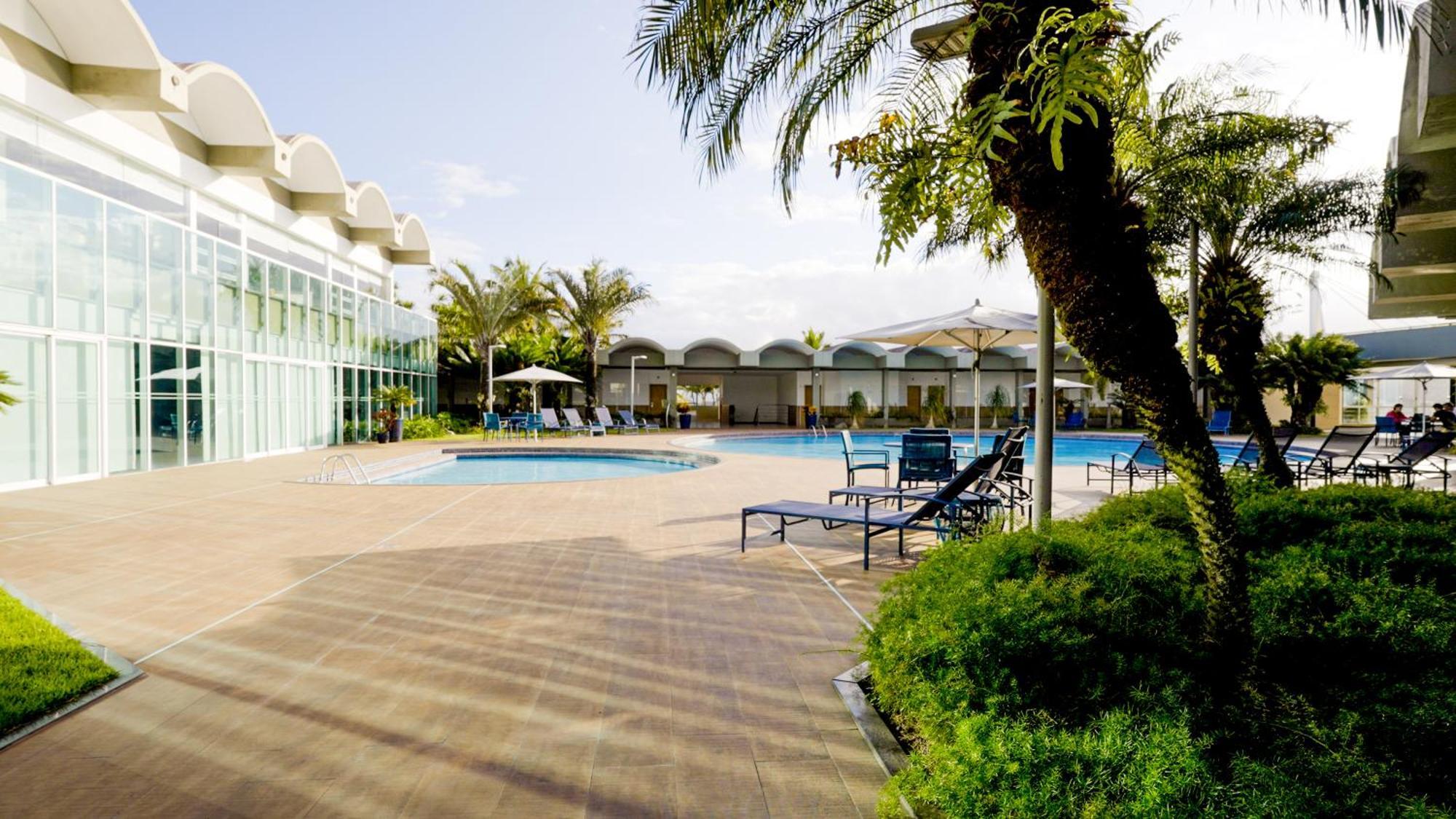 Hotel Senac Ilha Do Boi Vitoria Bagian luar foto The swimming pool at the hotel