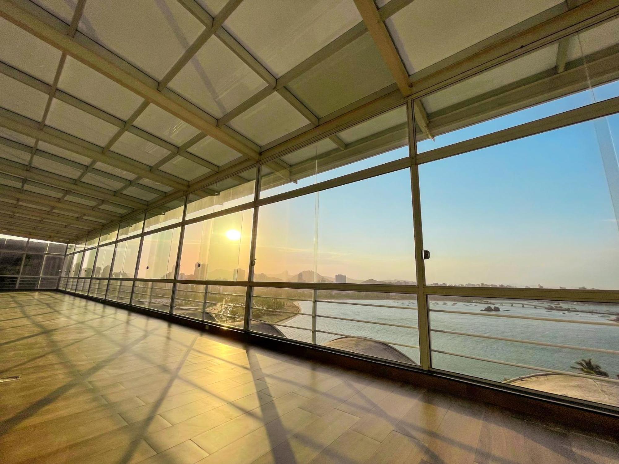 Hotel Senac Ilha Do Boi Vitoria Bagian luar foto The interior of the airport