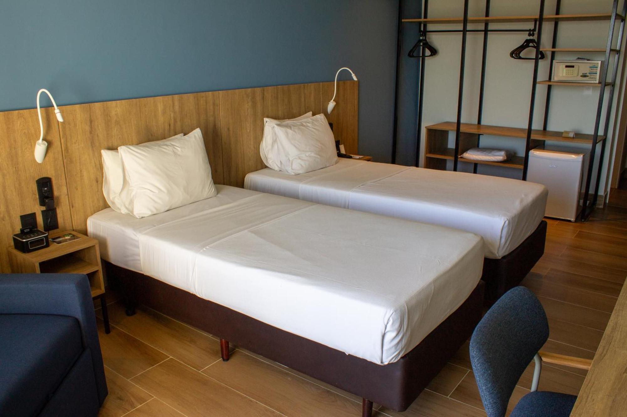 Hotel Senac Ilha Do Boi Vitoria Bagian luar foto A room at the hotel