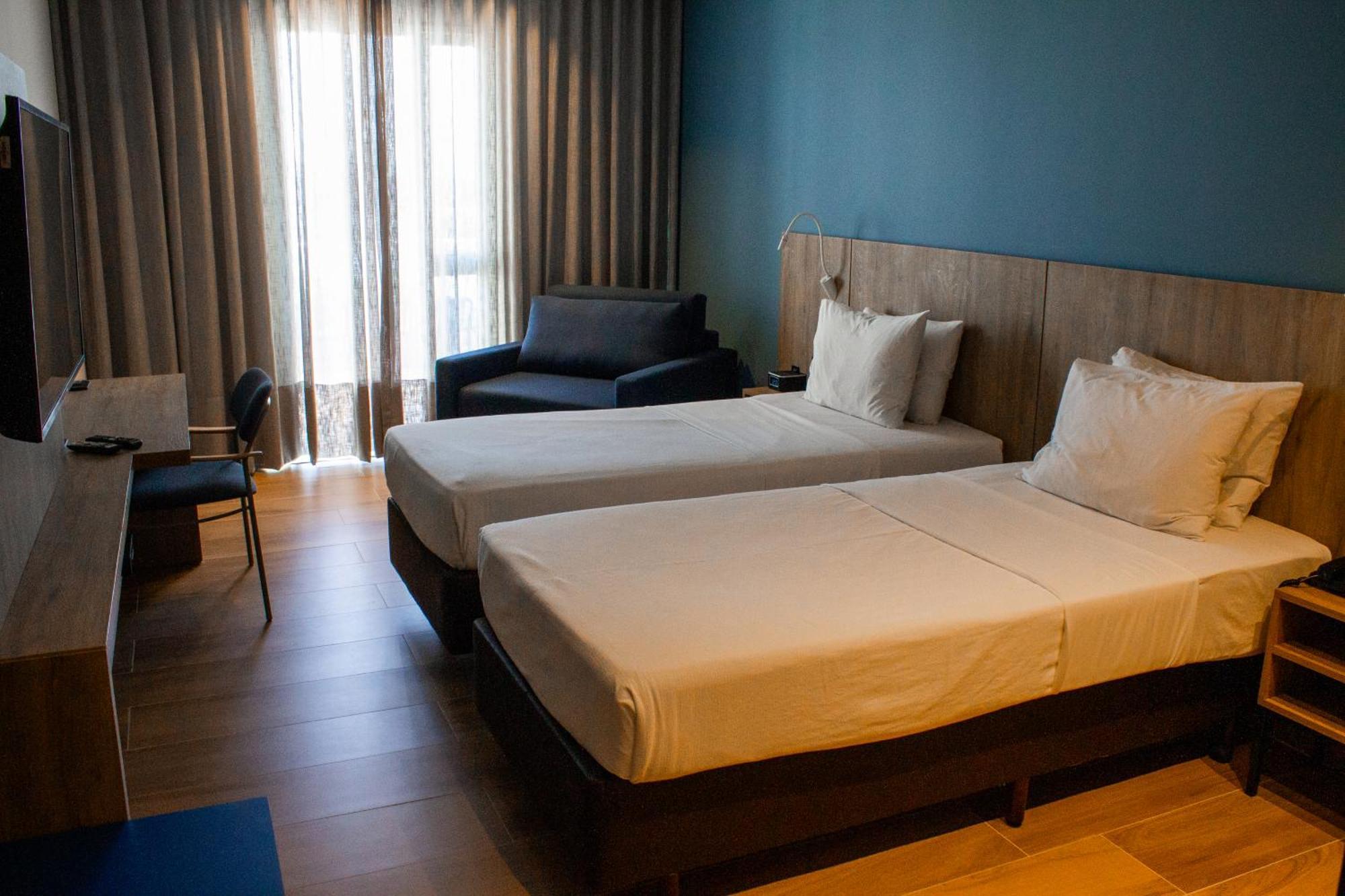 Hotel Senac Ilha Do Boi Vitoria Bagian luar foto A room at the hotel